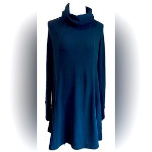 CAbi small turtleneck sweater drsss